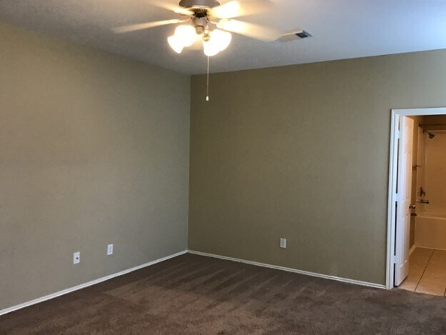 Building Photo - 2026 Acorn Glen Trl