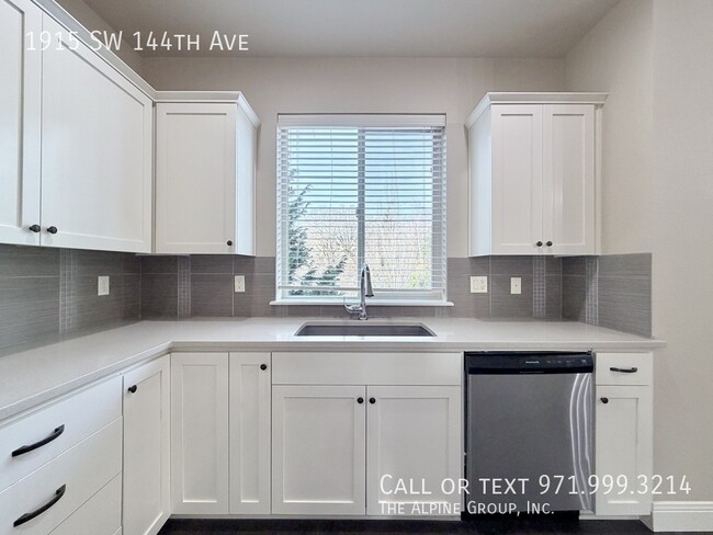 Building Photo - 1915 SW 144th Ave