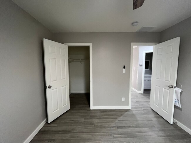 Building Photo - 2912 E Roeser Rd