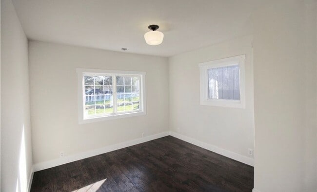 Building Photo - Remodeled