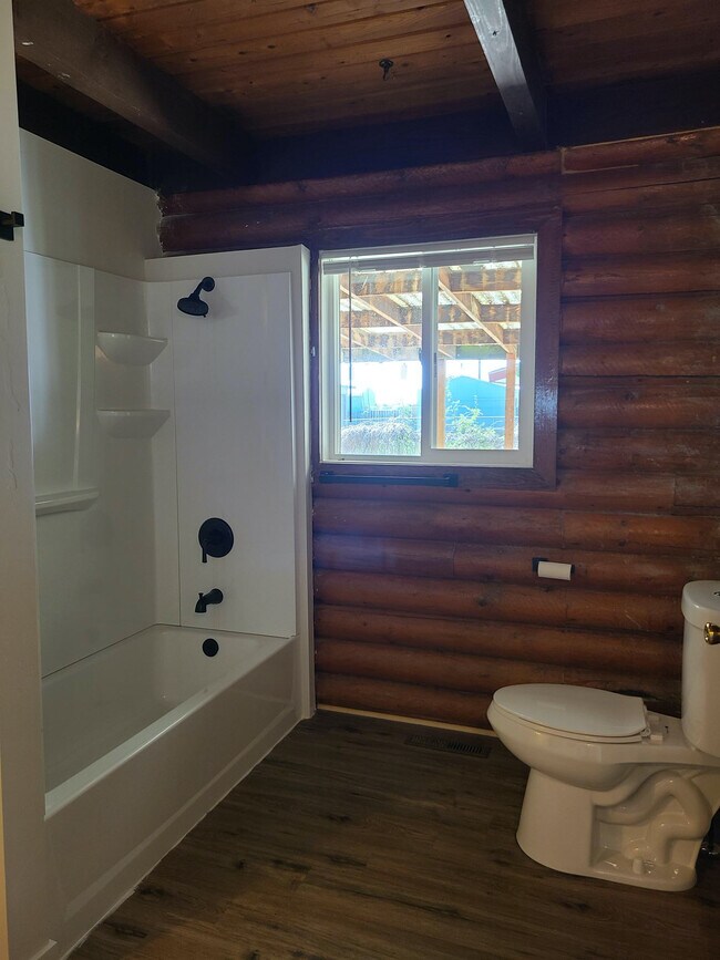 Building Photo - 15905 Ellis Ave