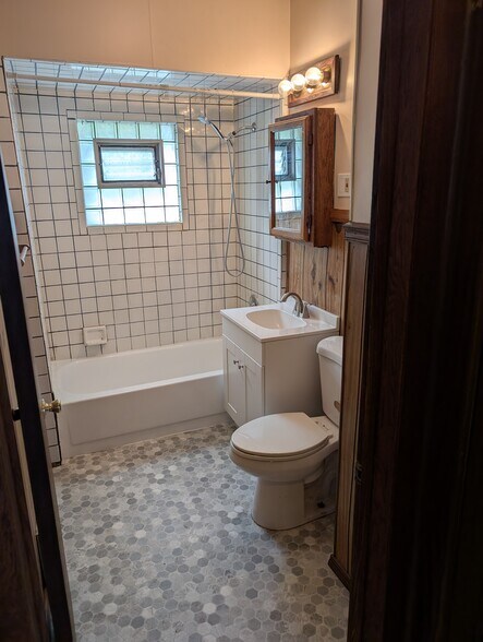 Building Photo - 2411 N Cramer St