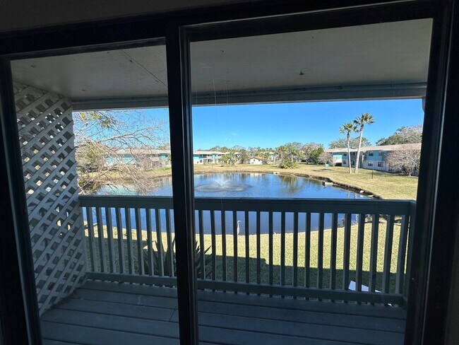 Building Photo - 2 bedroom 1 Bath newly renovated 1 mile from the beach