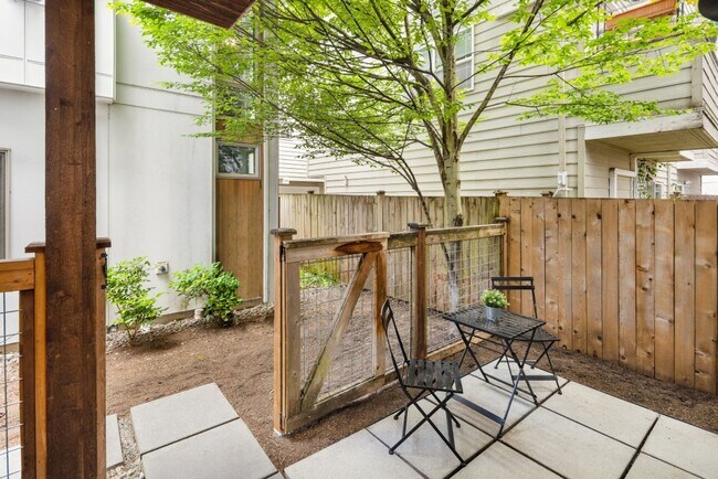 Building Photo - 3bd/3ba Seattle Townhome