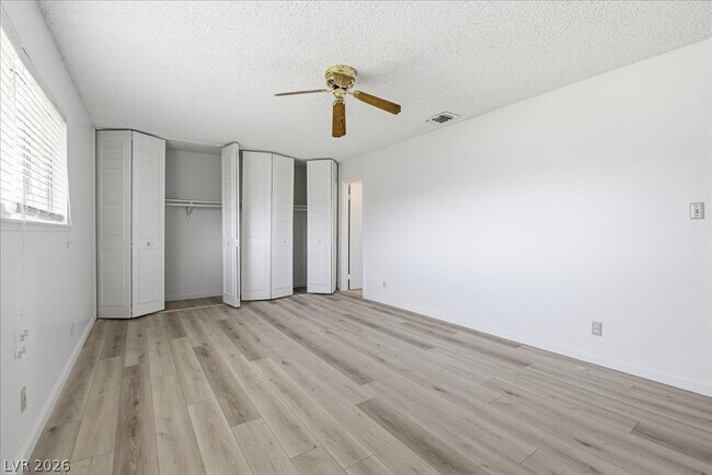 Building Photo - 210 Greenbriar Townhouse Way