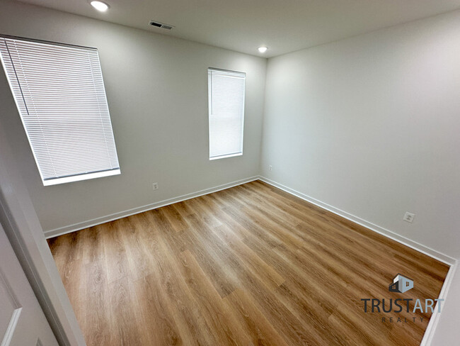 Building Photo - 2-bedroom apartment in Carroll Park, Phila...