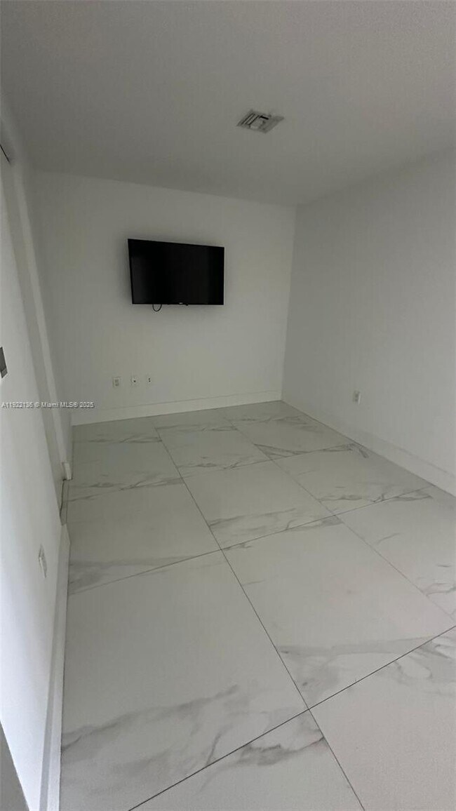 Building Photo - 16385 Biscayne Blvd