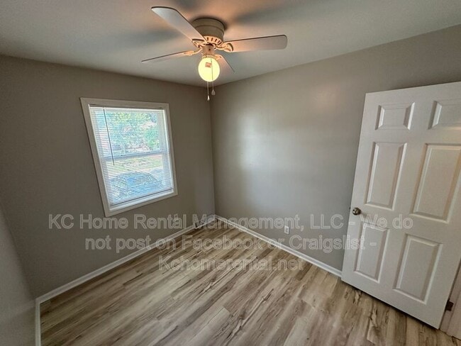 Building Photo - 5029 NE 56th Pl