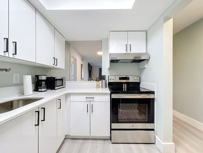 Building Photo - 1401 SE 15th St