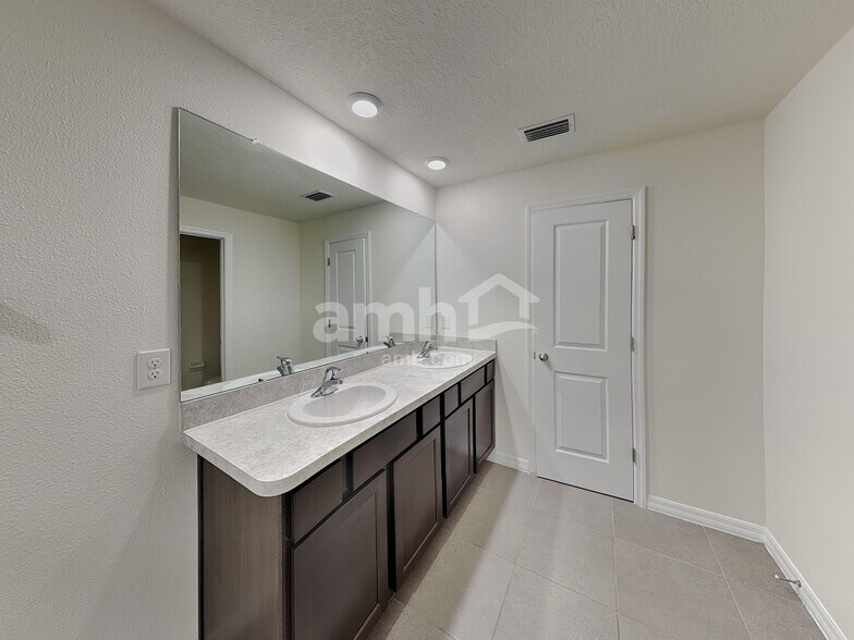 Building Photo - 12241 High Rock Way