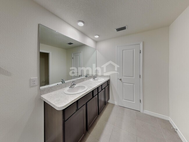 Building Photo - 12241 High Rock Way