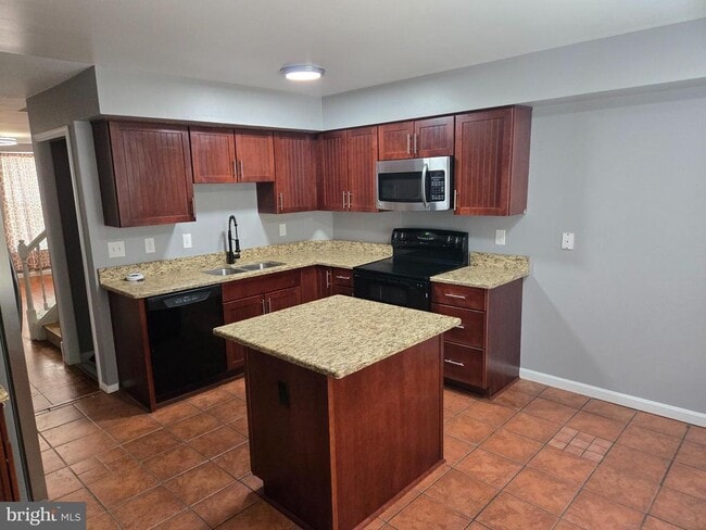 Building Photo - 33 S Ann St