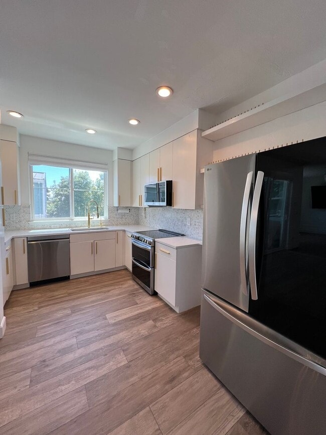 Building Photo - Coastal Living at Pleasure Point - Stunnin...
