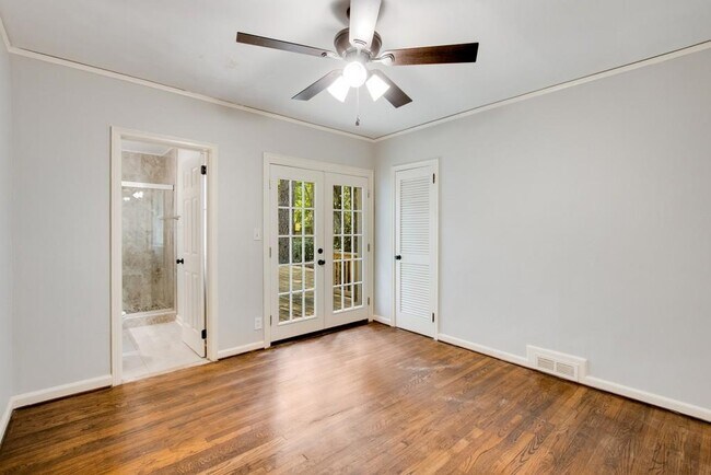 Building Photo - 1243 Spring Valley Ln NE