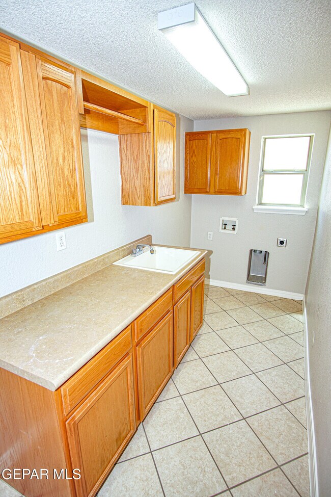 Building Photo - 12712 Tierra Karla Dr