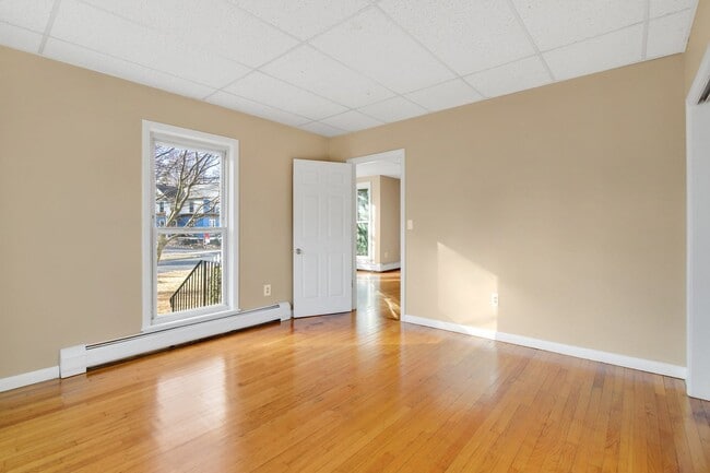 Building Photo - 15 Myrtle Ave