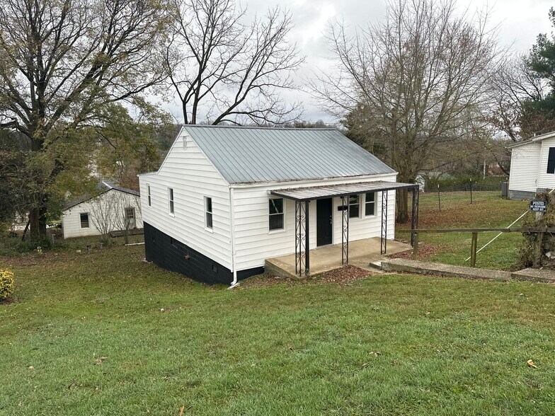 Building Photo - 113 Bayberry St
