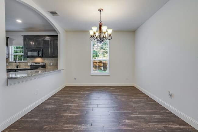 Building Photo - Beautiful 3 Bedroom, 2 Bath Home in Cleburne