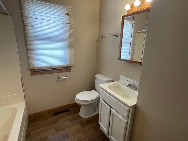 Building Photo - 1019 Grove St