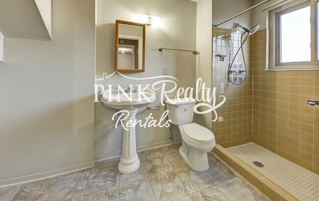 Building Photo - Nice 4 Bedroom Close to Peterson AFB and S...