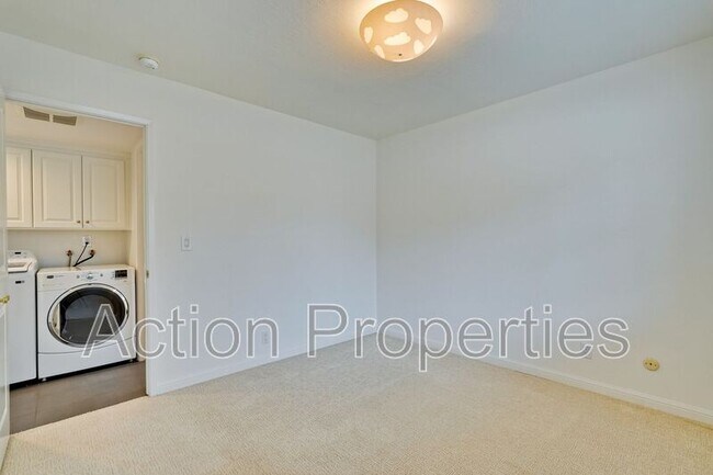 Building Photo - 2685 Yorkton Dr