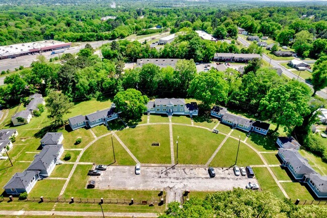 Building Photo - Adorable 1 bed 1 bath - Central air/heat, updated