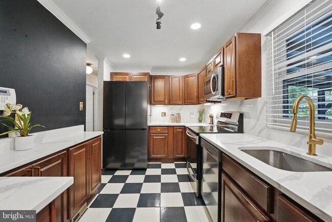 Building Photo - 7910 Bayberry Dr