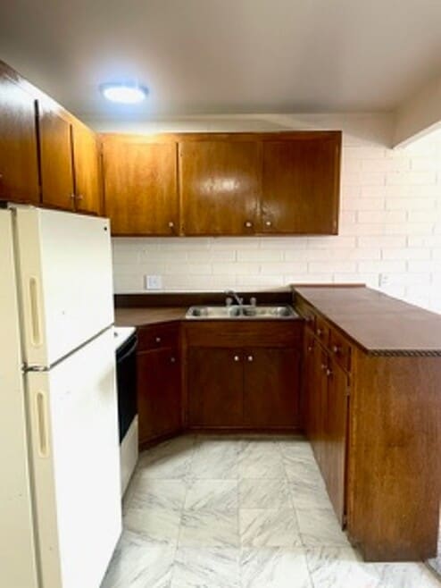 Building Photo - Royal ElCon Apartments