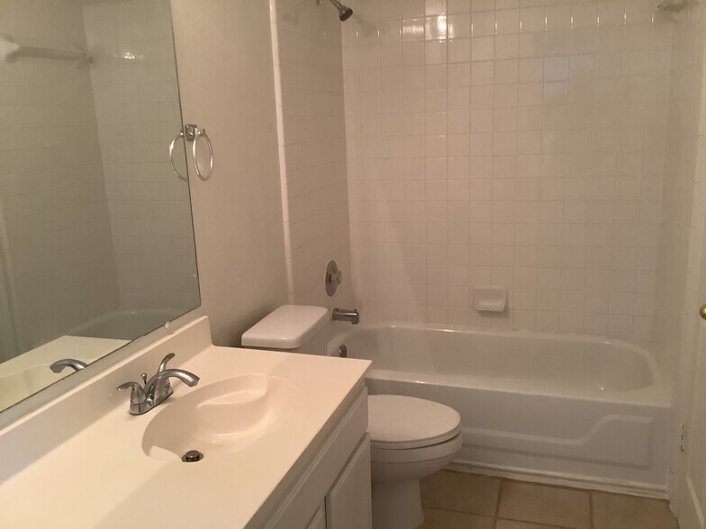 Building Photo - 1704 Gnu Gap