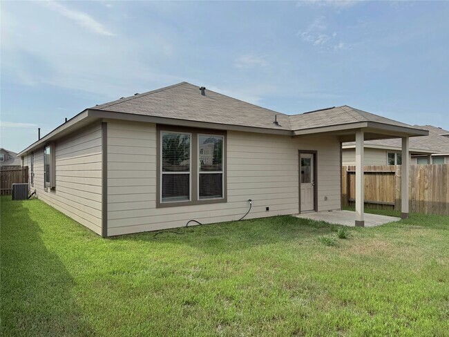 Building Photo - 14501 Sugar Pines Dr