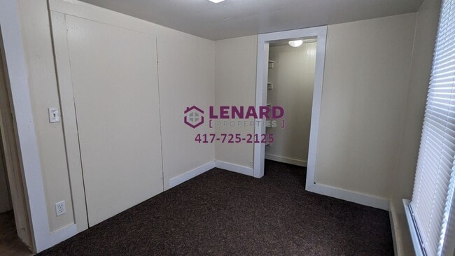 Building Photo - 2 Bedroom, 1 Bathroom Home!