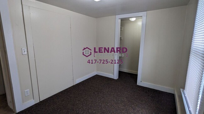 Building Photo - Cozy 2 Bedroom, 1 Bathroom Home!
