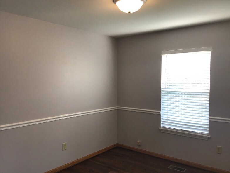 Building Photo - 20835 W Annapolis Ct