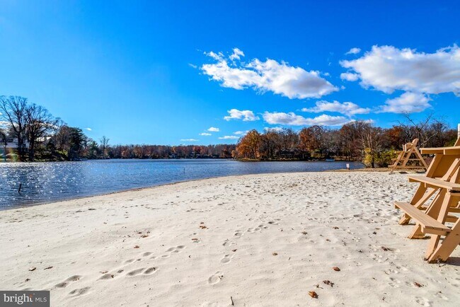 Building Photo - 6120 Beachway Dr