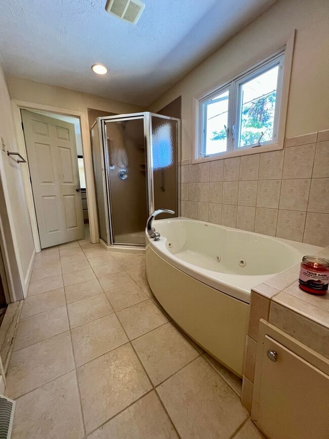 Building Photo - Stunning 4-Bedroom Single Family Home in Wyncote! Available NOW!