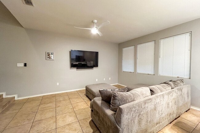 Building Photo - 9310 Albany Dr