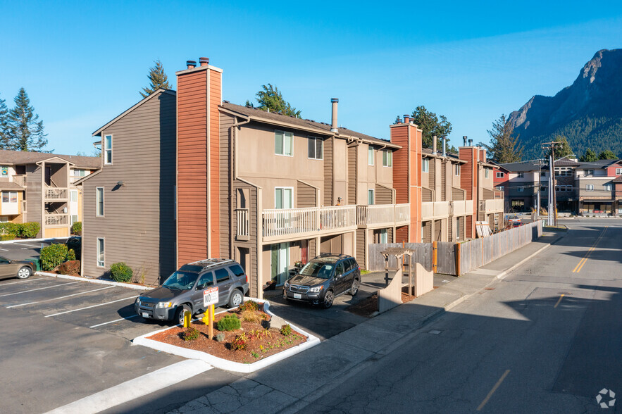 Building Photo - Mount Si