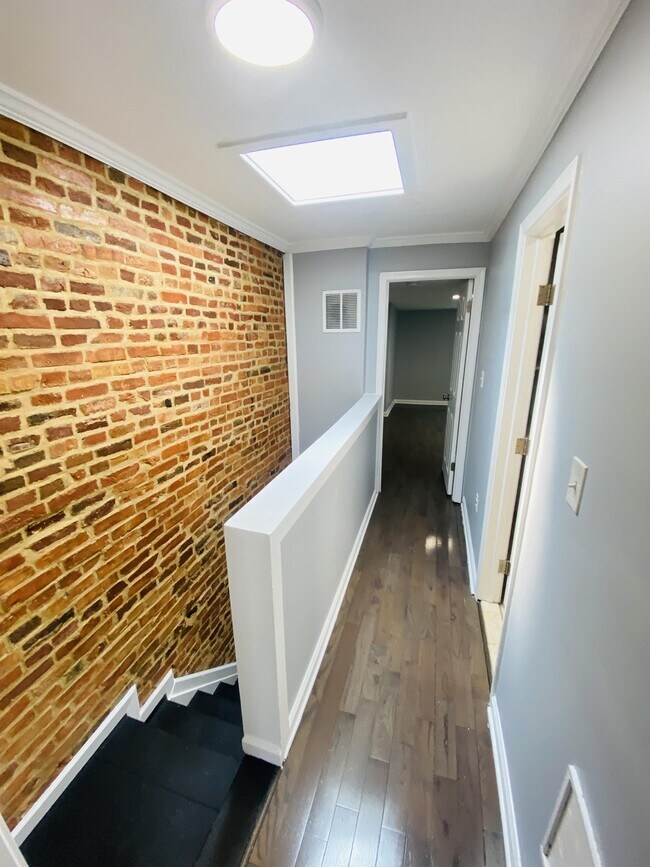 Building Photo - 1304 Sargeant St