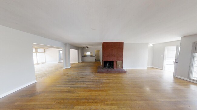 Building Photo - 5018 Rockford Dr