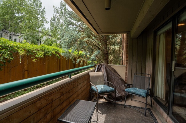 Building Photo - 1024 E Hopkins Ave