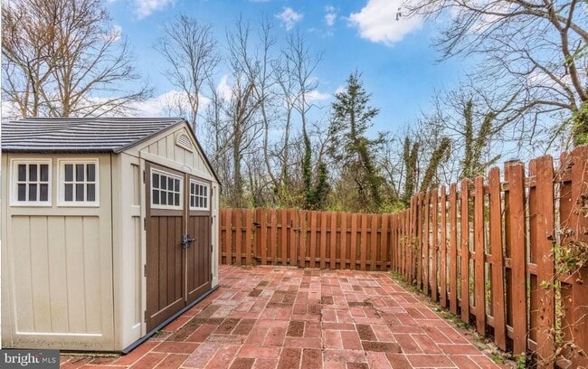 Building Photo - 5822 Burke Manor Ct