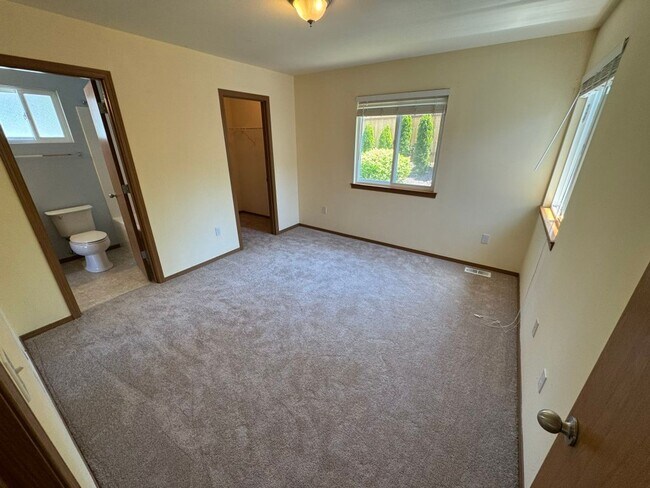 Building Photo - 3Bd/2.5Ba Duvall House
