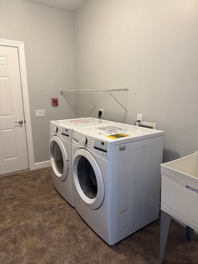 Building Photo - 620 Garvey Ln