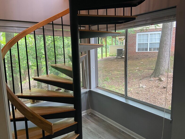 Building Photo - 1286 Clifden Grn