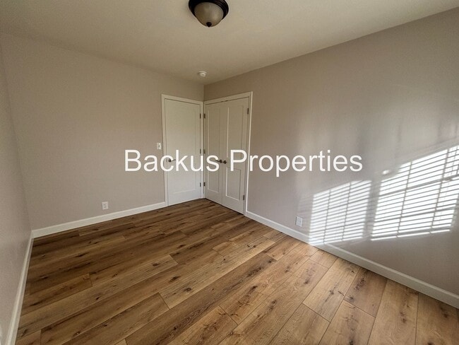 Building Photo - Great one-story home with the serenity of Pine Canyon