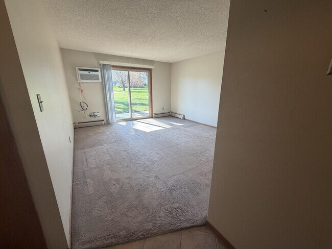 Building Photo - Beautiful 1-bed, 1-bath condo in Roseville