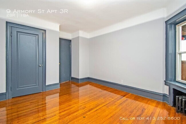 Building Photo - 9 Armory St