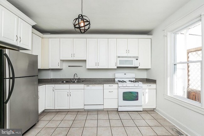 Building Photo - 3 Bedroom in a GREAT AREA