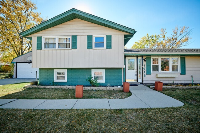 Primary Photo - 1613 Hartmann Dr