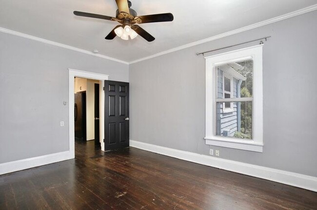 Building Photo - Beautiful 1/1 Spacious Apartment in the He...